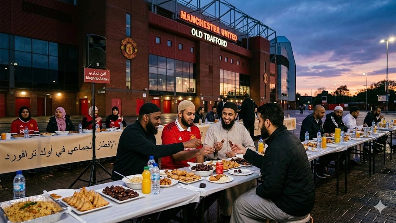 لحظات رفع آذان المغرب وتقديم وجبات الإفطار داخل ملعب أولد ترافورد